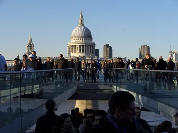 Millenium bridge St Pauls (2).jpg